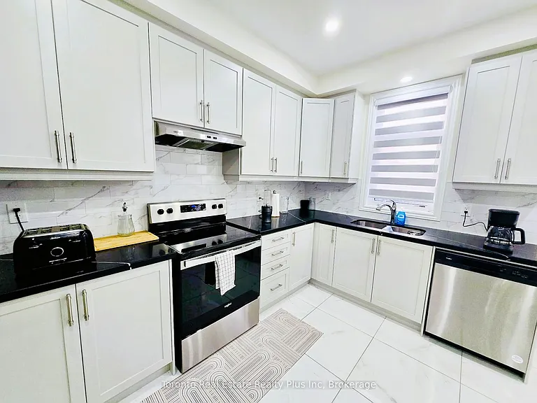 4 Bruce Welch Ave — Photo 10