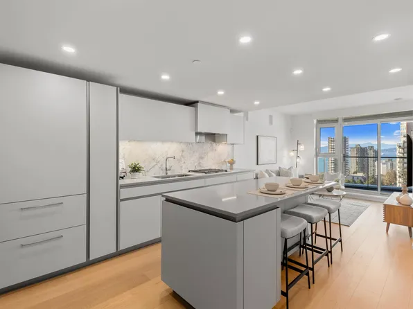 889 Pacific St #1504, Vancouver, BC V6Z 2P5