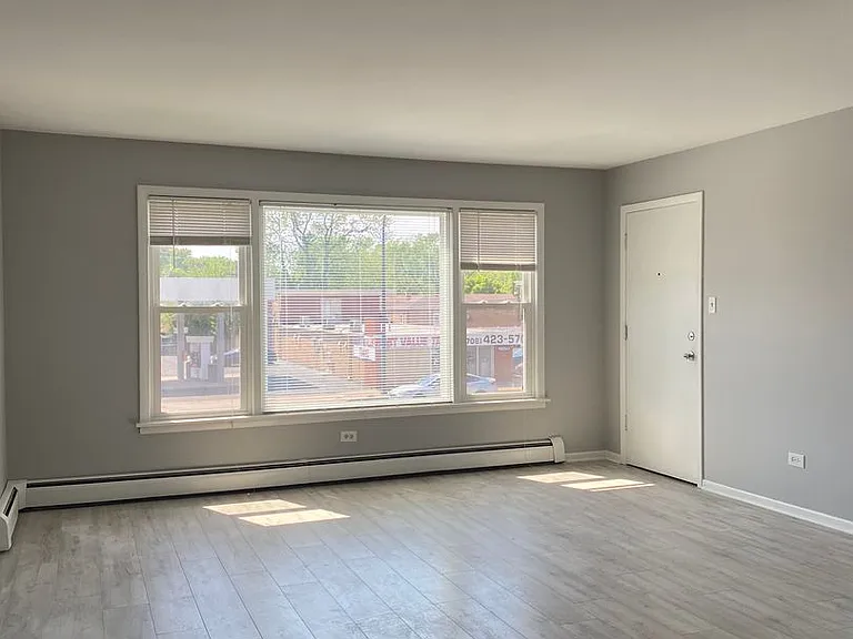 9841 S Cicero Ave — Photo 7