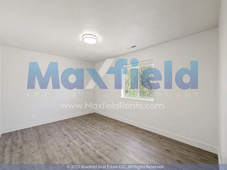 2737 E 750 N #4 — Photo 10