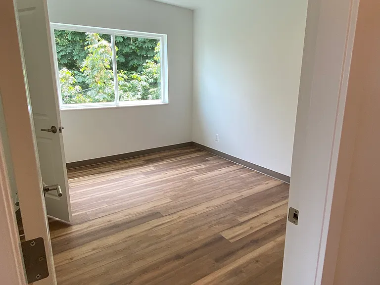 5200 22nd Ave NE #4 — Photo 11