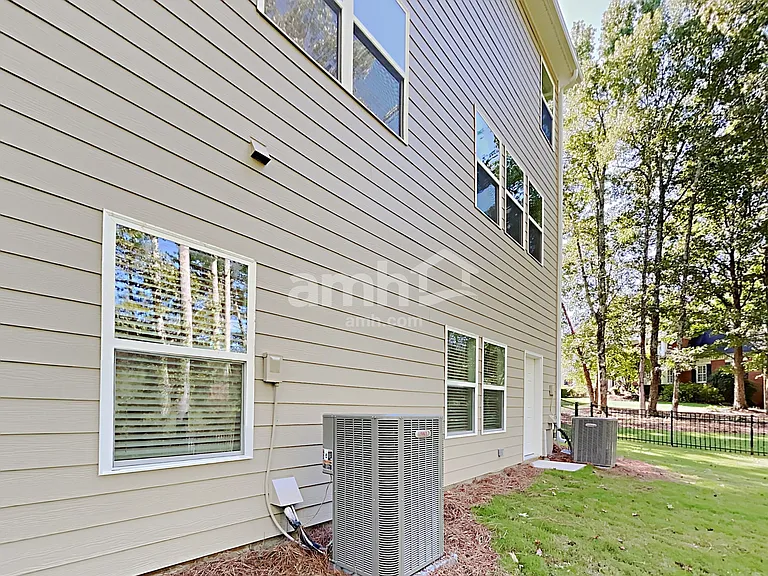 305 Vaughan Pl — Photo 32