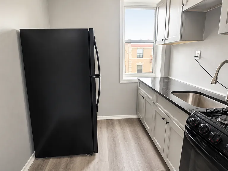 233 Littleton Ave #11AA — Photo 2
