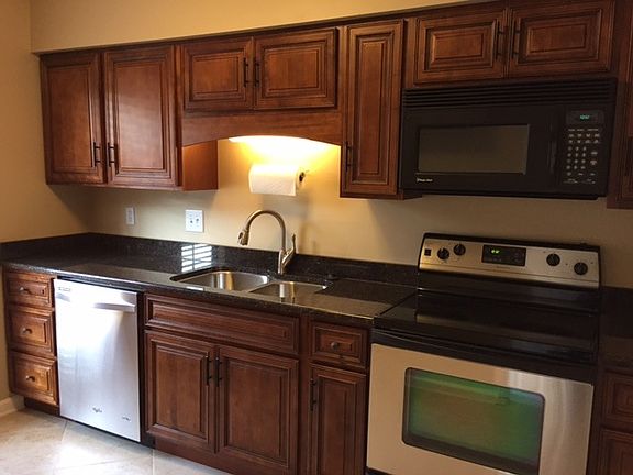 2nd image of 106 Lansdowne Dr