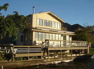 215 Park Ave, Pewaukee, WI 53072