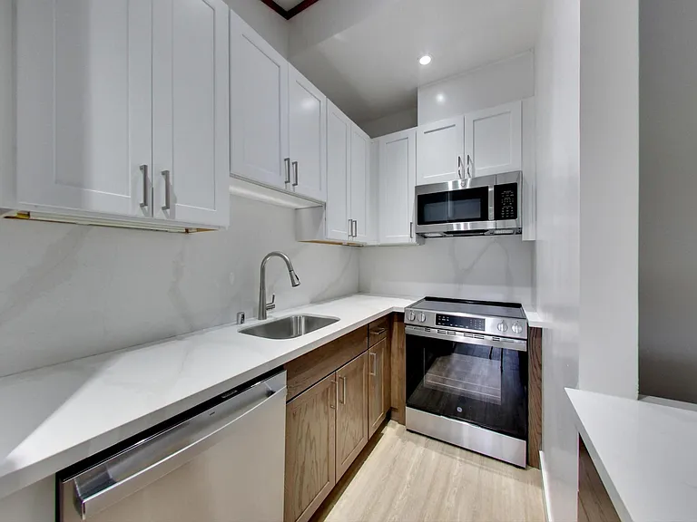 Riverwood Apartments — Photo 34