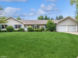 12 Hardwick Ct, Sugar Grove, IL 60554