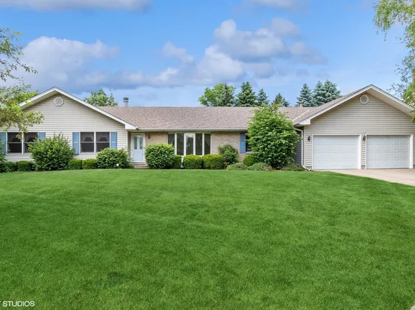 12 Hardwick Ct, Sugar Grove, IL 60554