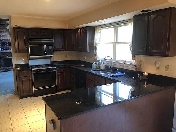 3rd image of 19 Charles River Dr