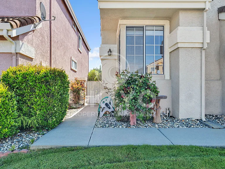 265 Potrero St — Photo 33