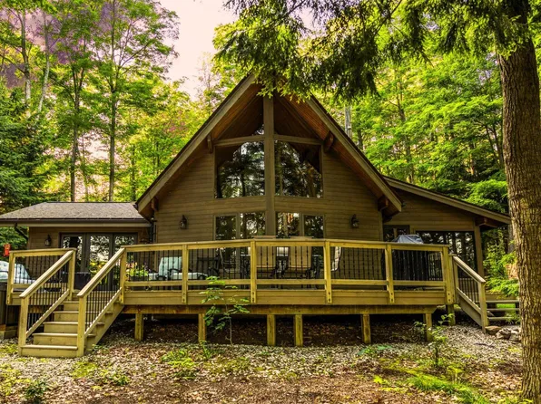 19545 Woodland Trl, Traverse City, MI 49684