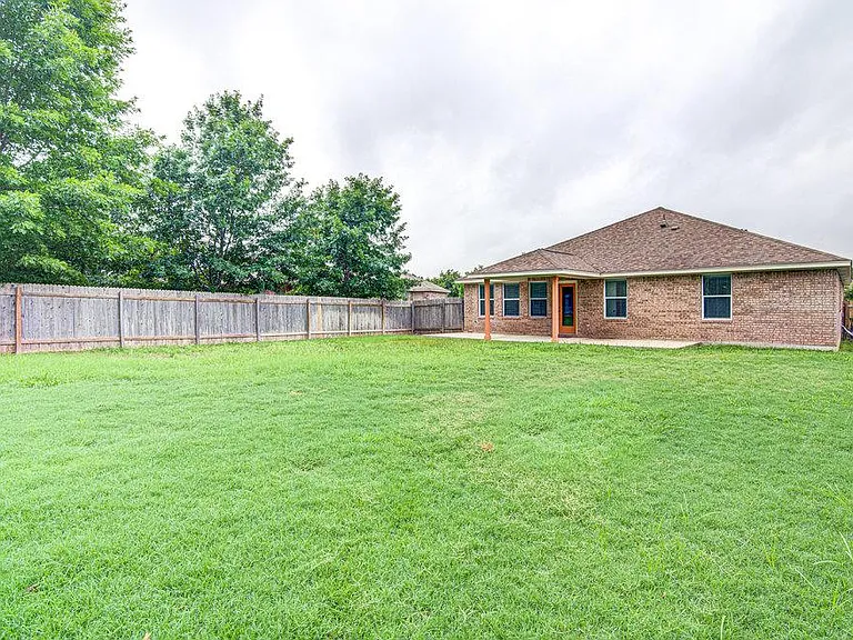 7705 Pebble Creek Dr — Photo 25