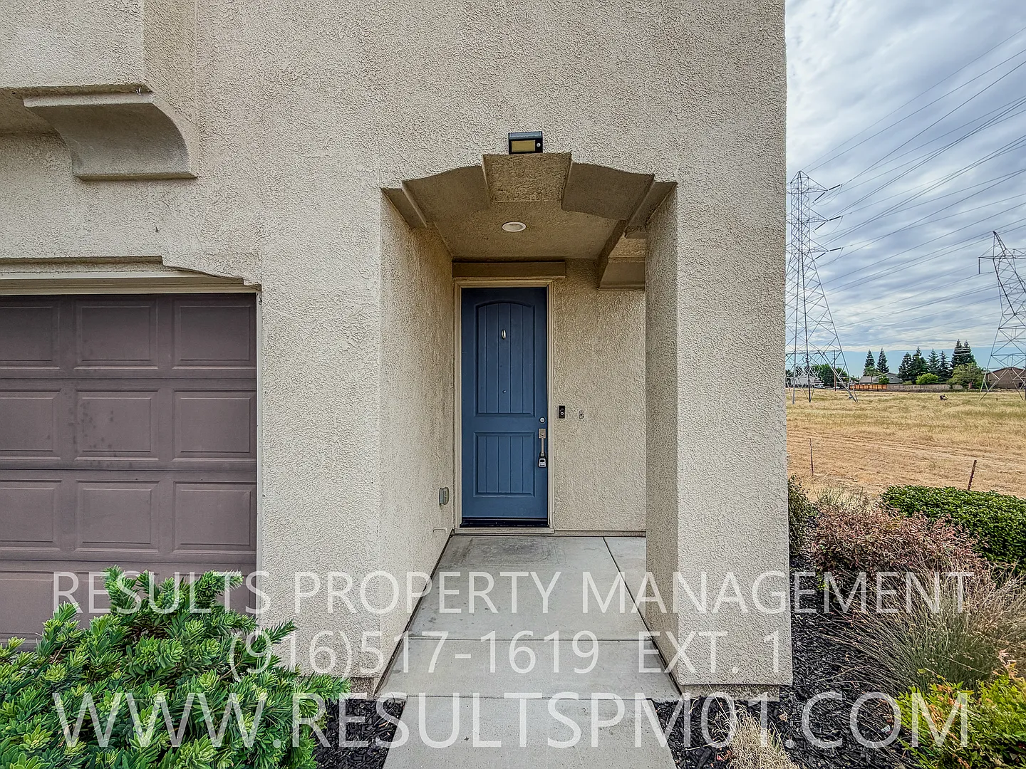 Beautiful and Spacious 5 Bed w Loft Home — Photo 2