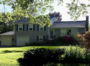 22 Starbrook Dr, Barrington, RI 02806