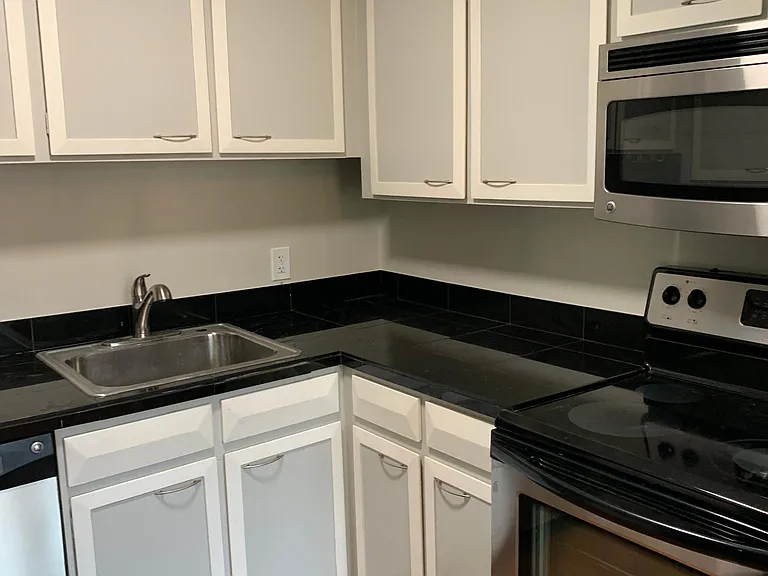 1260 York St #301 — Photo 5