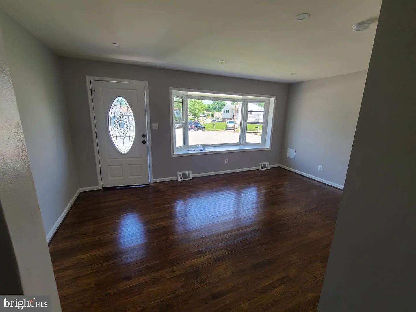 3 bed, 1.5 bath, 1470 sqft, $2,750 — Photo 2