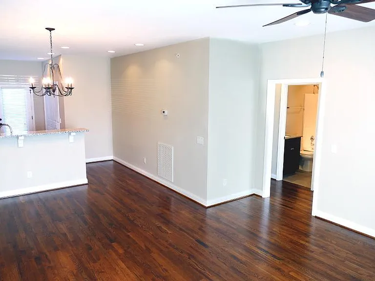 901 Somerville Ct — Photo 2