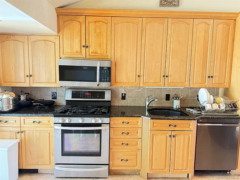 14 Millpond St — Photo 9