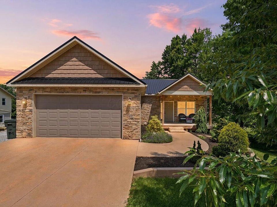 1st image of 691 Greenbriar Cir
