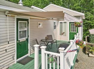 33 Hilltop Rd, Lake Ariel, PA 18436