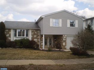 11996 Dumont Rd, Philadelphia, PA 19116