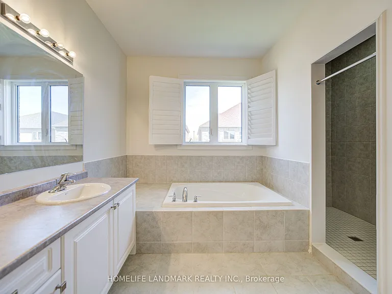 18 Kenneth Ross Bnd — Photo 46