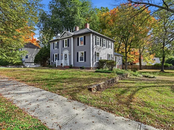 105 Longview Dr, Longmeadow, MA 01106