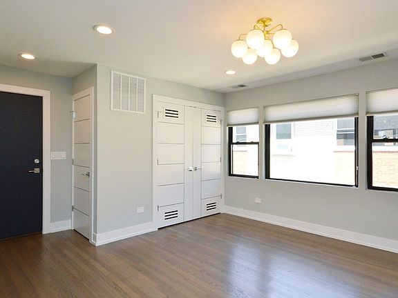 4th image of 4516 N Seeley Ave #102