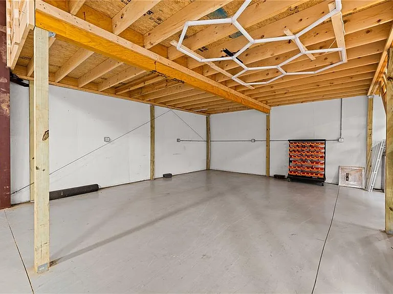 221 Columbus Dr — Photo 63