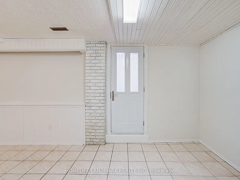 1608 Sherwood Forrest Cir — Photo 41