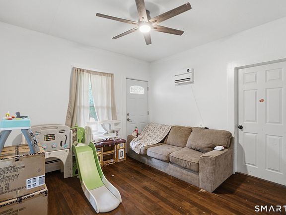 4th image of 562 Camp Street