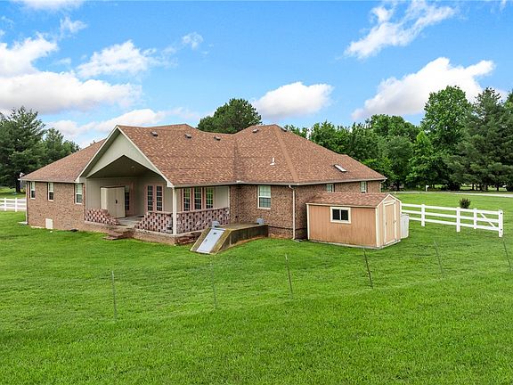 3rd image of 4516 Briarwood Dr