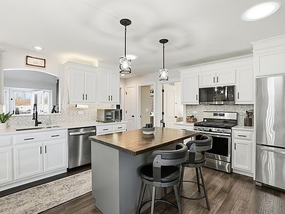 5th image of 542 Doxbury Ln