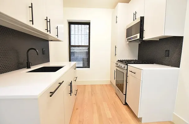 Rented by Akam Sales and Brokerage | media 14