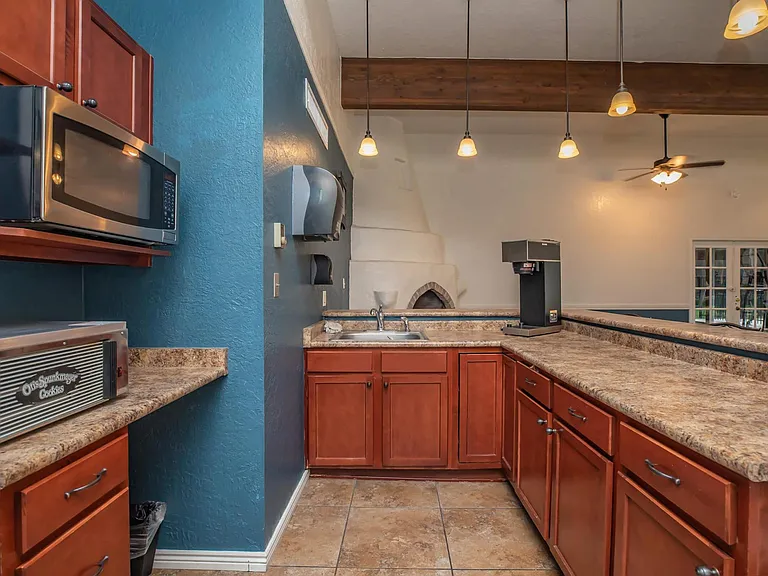 Sunset Pointe — Photo 10