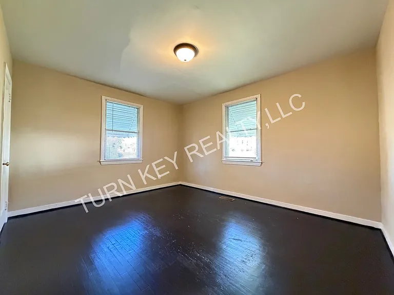 305 McPherson Ave — Photo 11