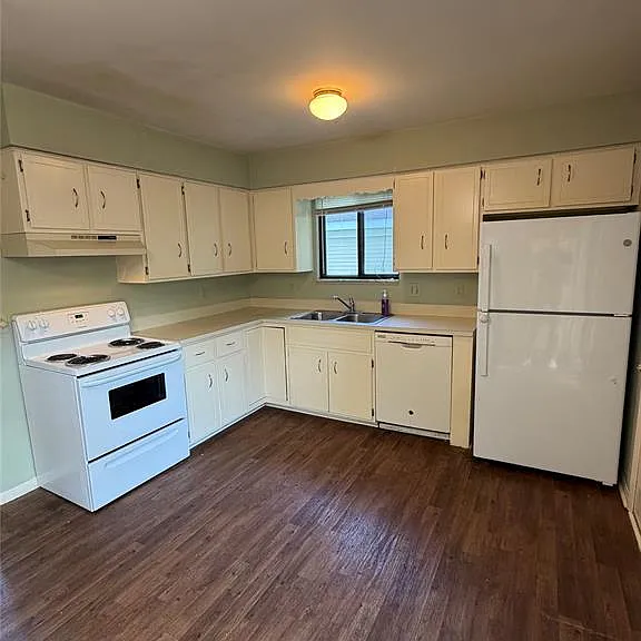 3277 Eastern Ave — Photo 4