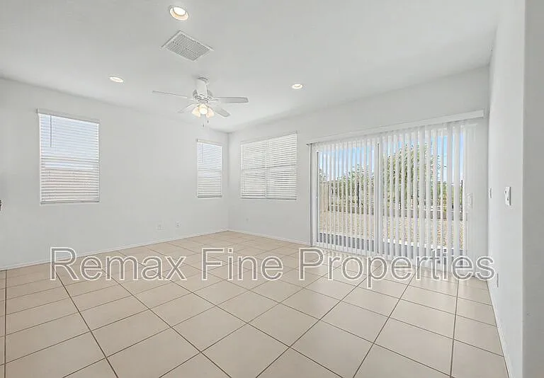 15543 W Desert Hollow Dr — Photo 9