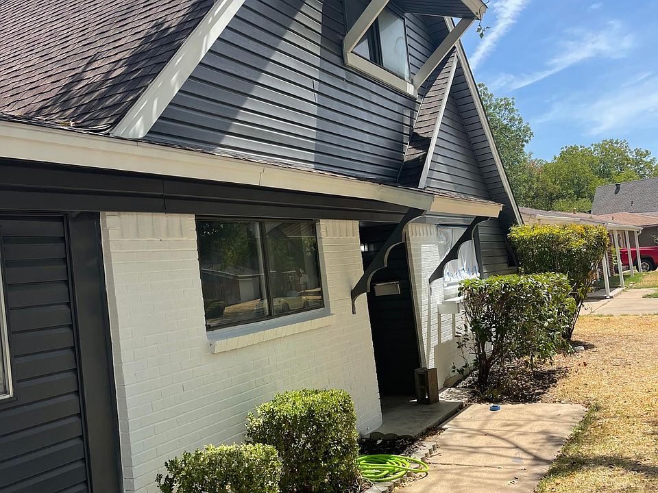 1st image of 301 SE Robert St
