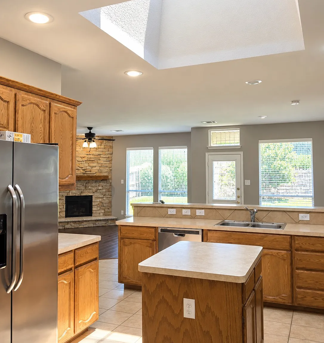 4 bed, 1880 sqft, $2,500 — Photo 3