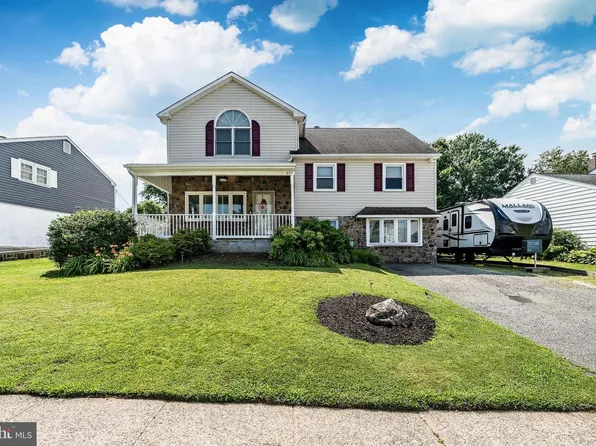 357 Swanage Dr, Broomall, PA 19008