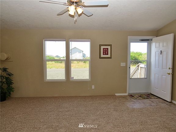 3rd image of 405 Malibu Street SW