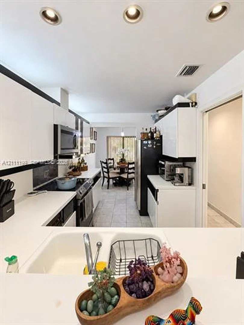 11404 SW 87th Ter th 11404, Miami, FL 33173 — Photo 1