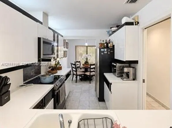 11404 SW 87th Ter #Townhouse 11404, Miami, FL 33173