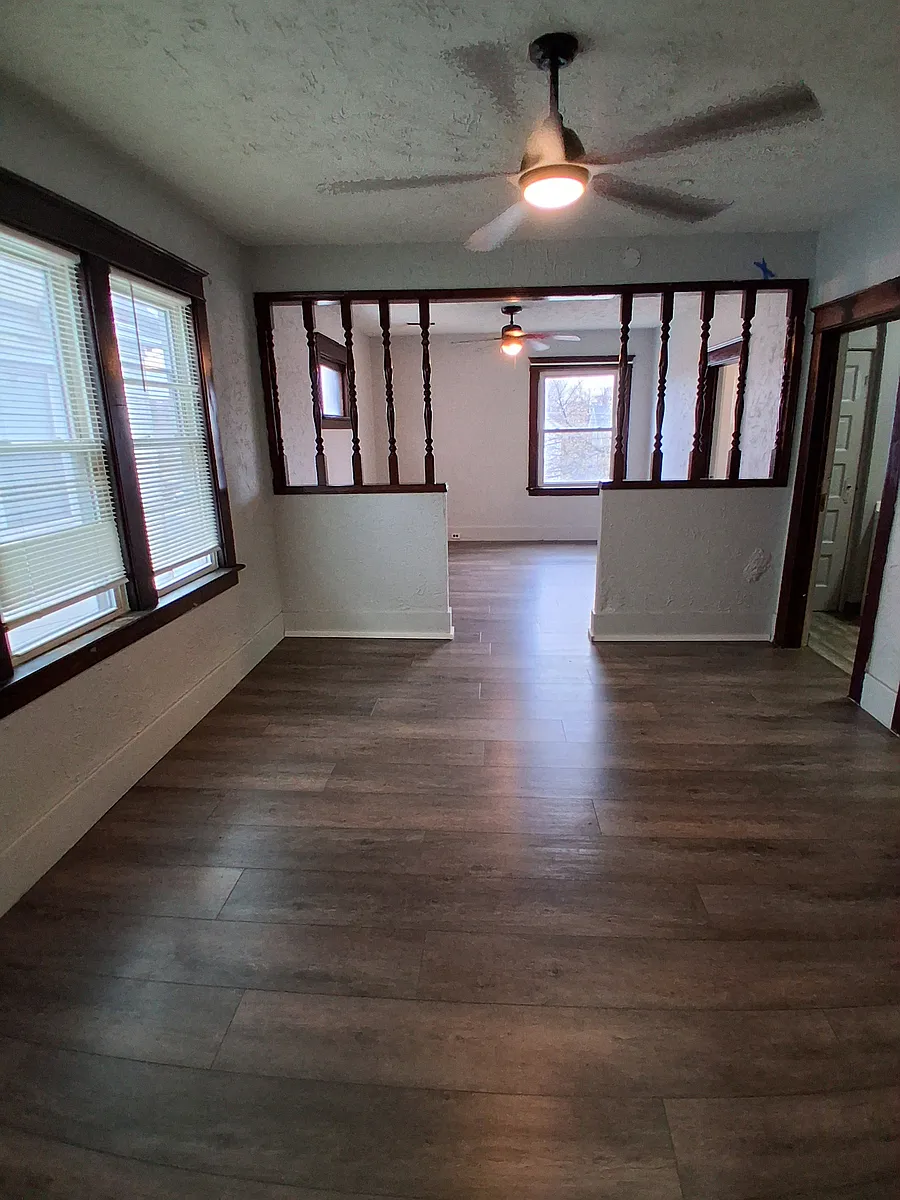 Building Photo - 1037 E 10th St #2F