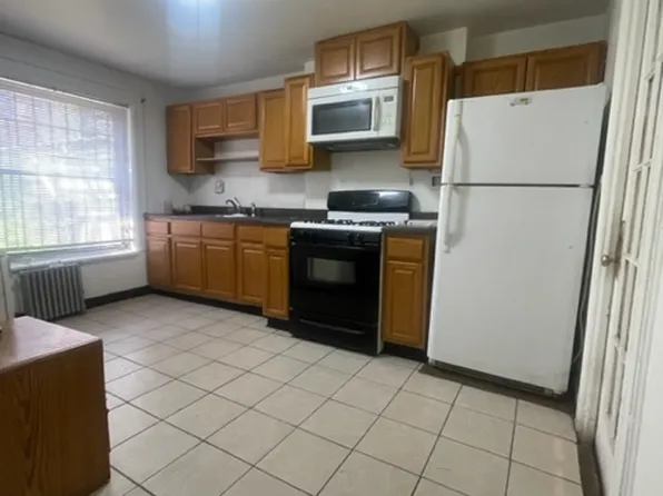 438 Jefferson Avenue image 3 of 12