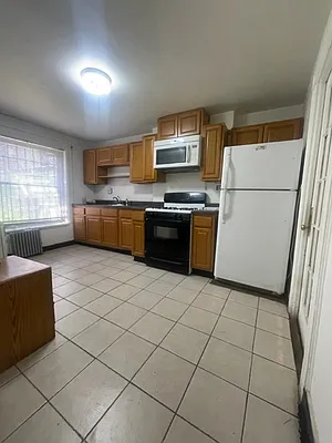 Sold by RESI BK | media 3