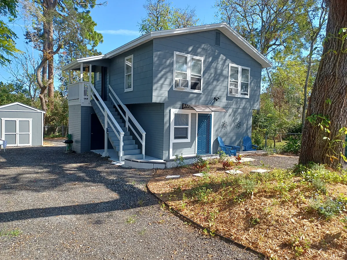 Building Photo - 1223 Holly Ave #D