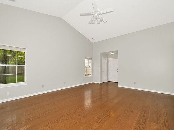 4th image of 11 Ashwood Cir