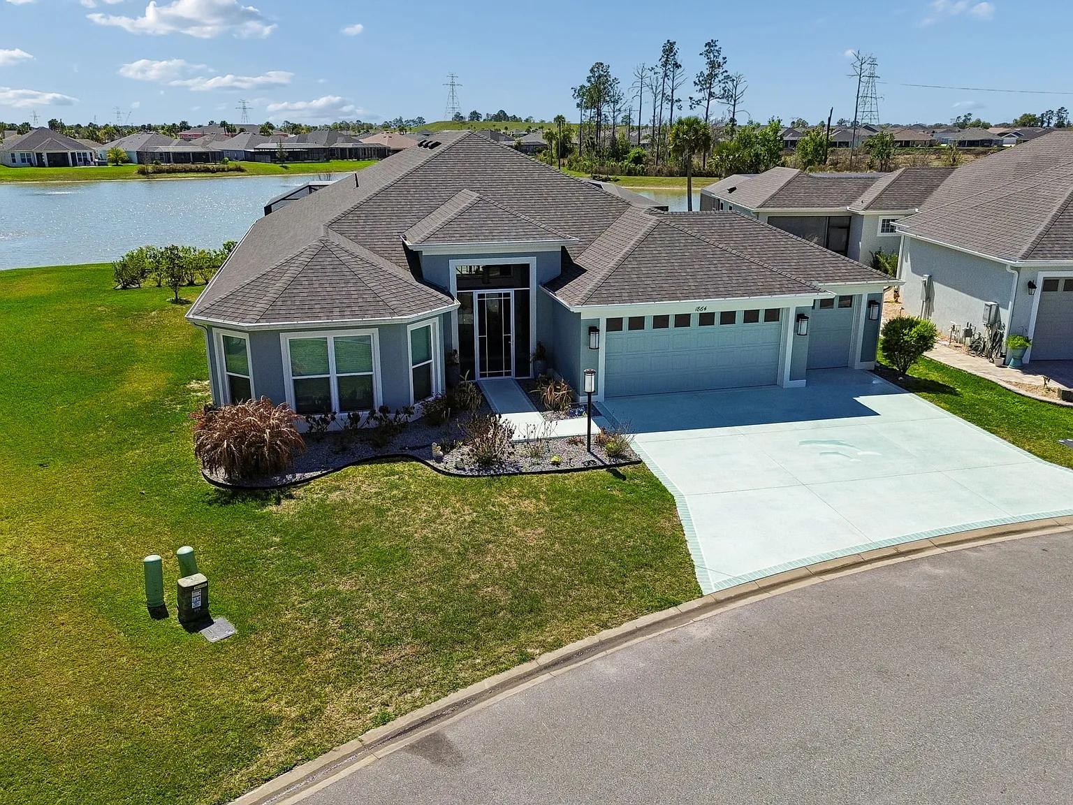 4 bed, 2555 sqft, $6,000 — Photo 1